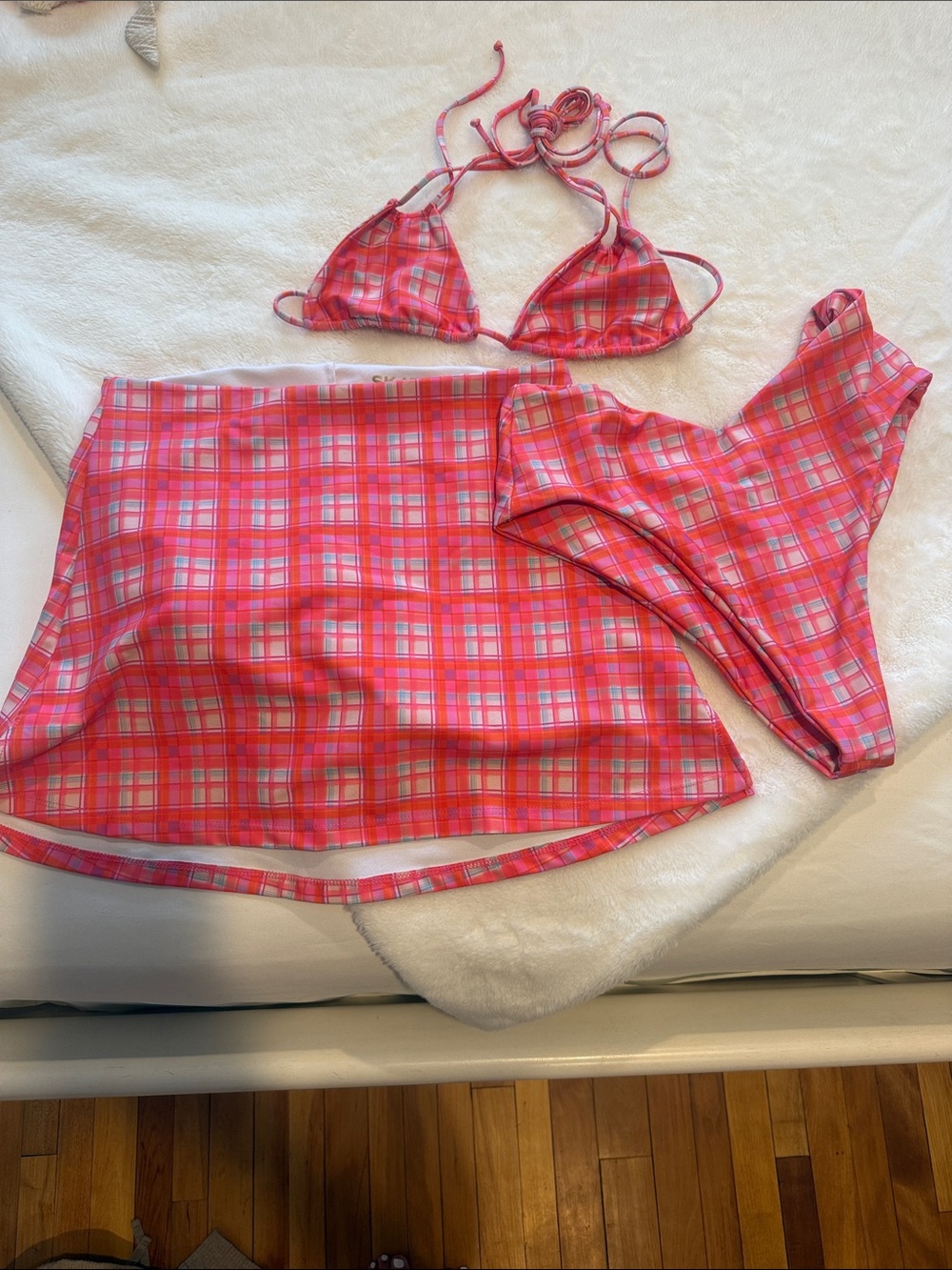 Skatie bikini set with matching akirt